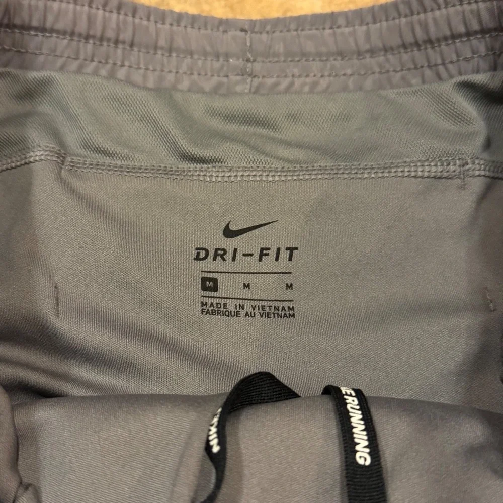 Nike Dri-FIT Womens‎ Medium Grey Geometric Running Shorts Mesh Panels Liner